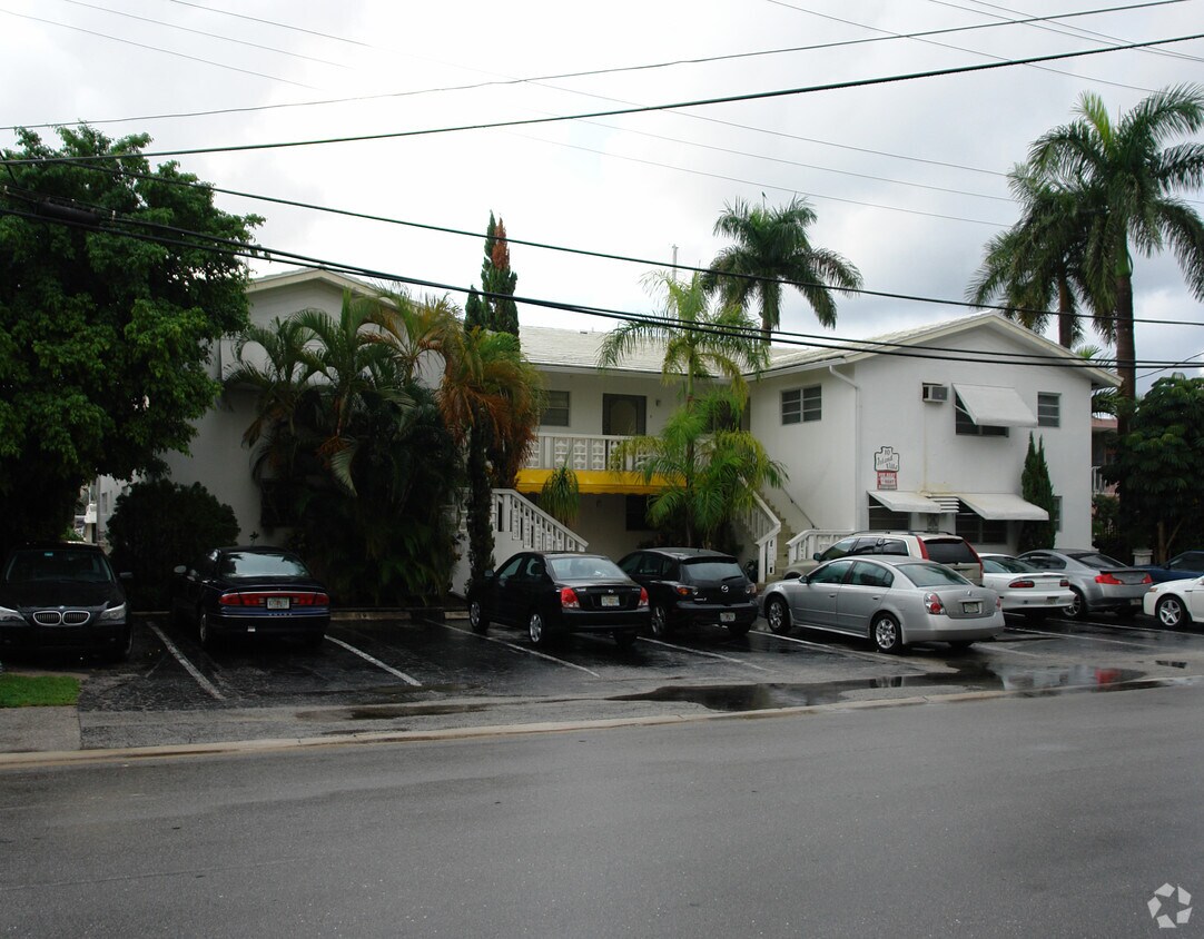 Primary Photo - 10 Hendricks Isles Is