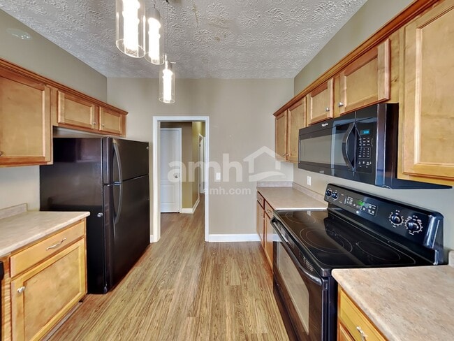 Building Photo - 909 Chaqueta Ct