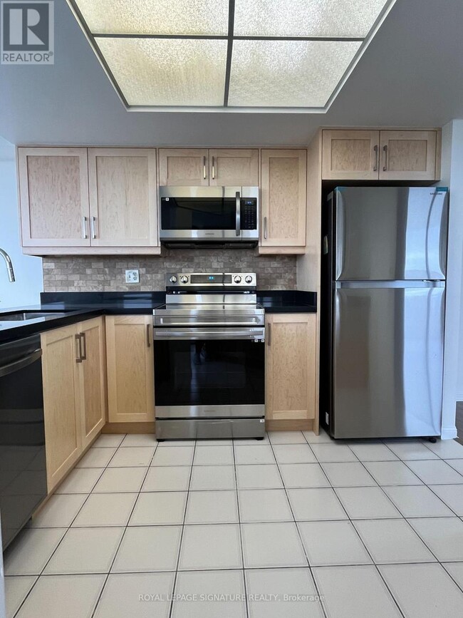 Building Photo - 45-845 Kingsbridge Garden Cir