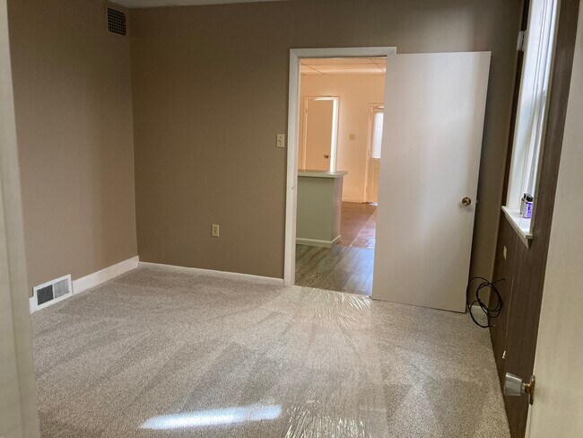 Building Photo - 462 Deer Ln