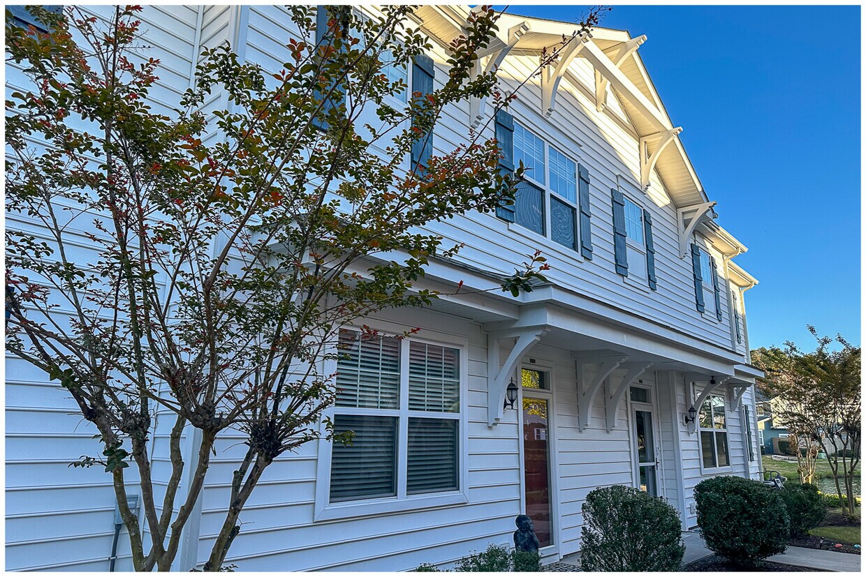 Foto principal - 2417 Leytonstone Dr
