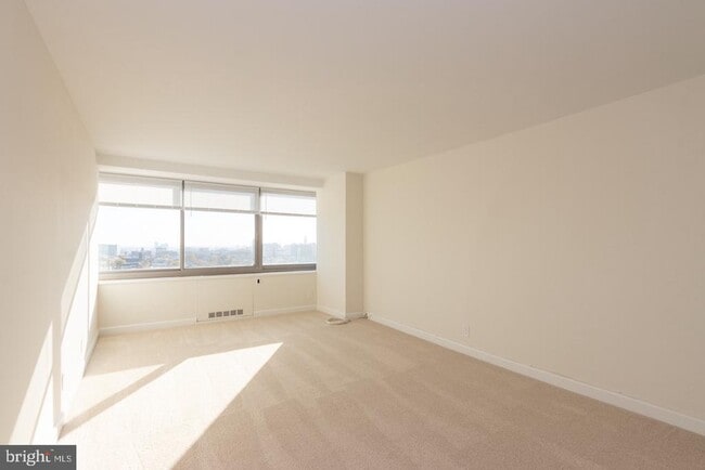 Foto del edificio - 2401 Pennsylvania Ave