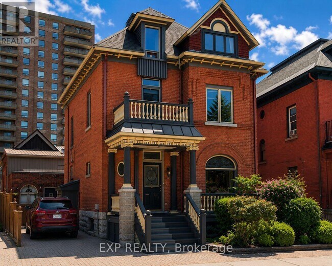 Photo du bâtiment - 12 Somerset St W