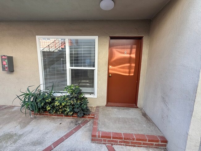 Building Photo - 940 S Venice Blvd