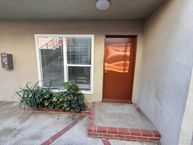 Building Photo - 940 S Venice Blvd
