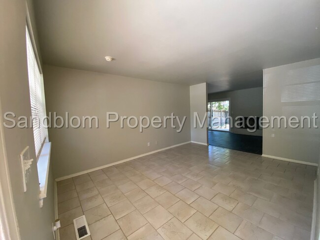 Foto del edificio - FOR LEASE | Midtown | 3 Bed, 2 Bath Duplex...