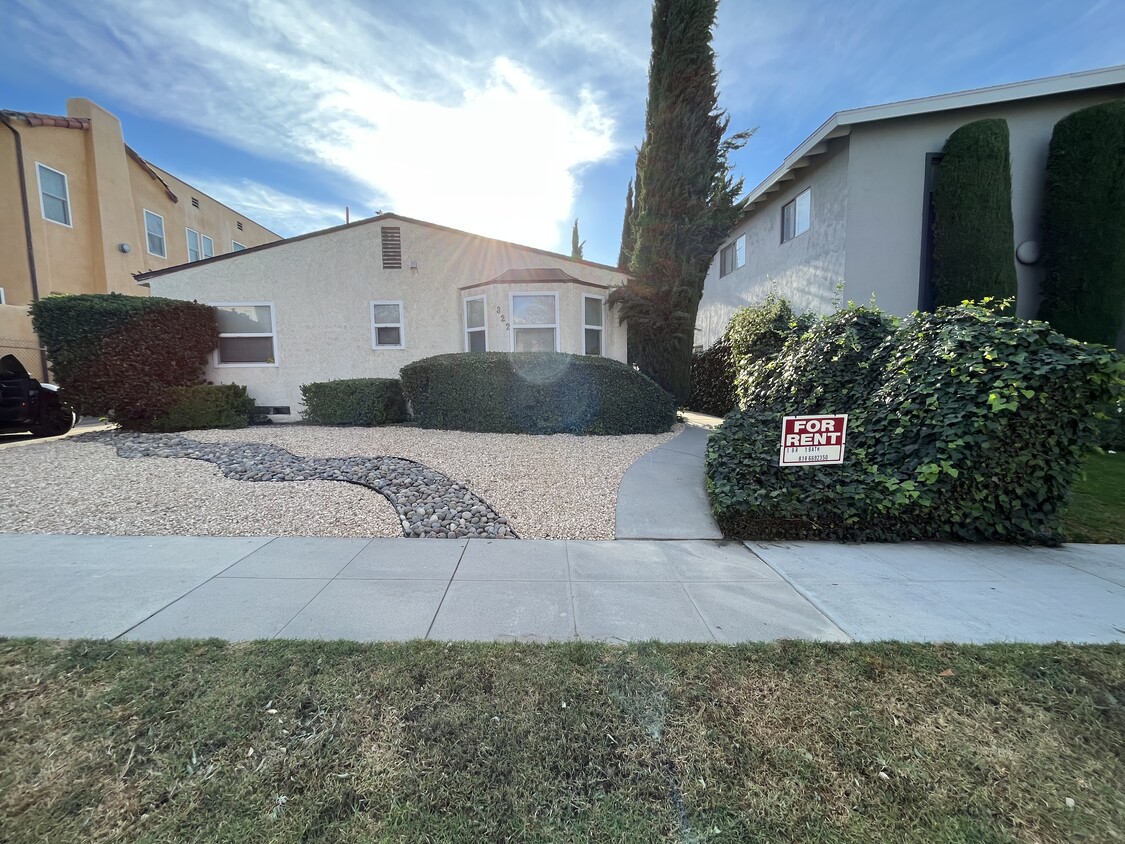 Front of Building - 322 Cornell Dr