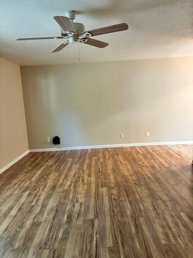 Foto del edificio - 4122-4130 SE Howe St