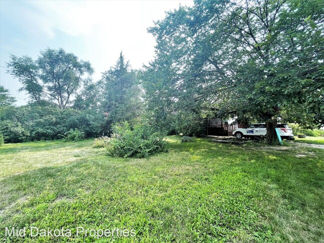 Building Photo - 4 br, 2 bath House - 101 E Douglas