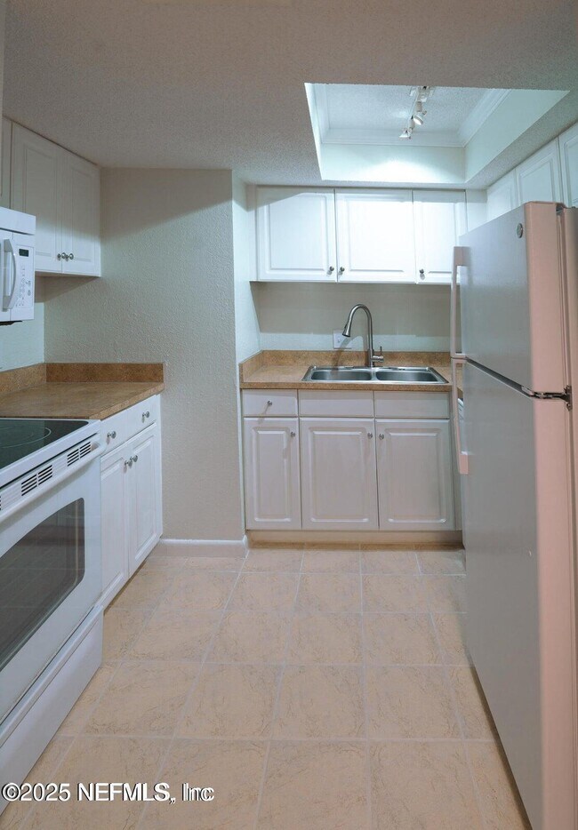 Foto del edificio - 100 Fairway Park Blvd