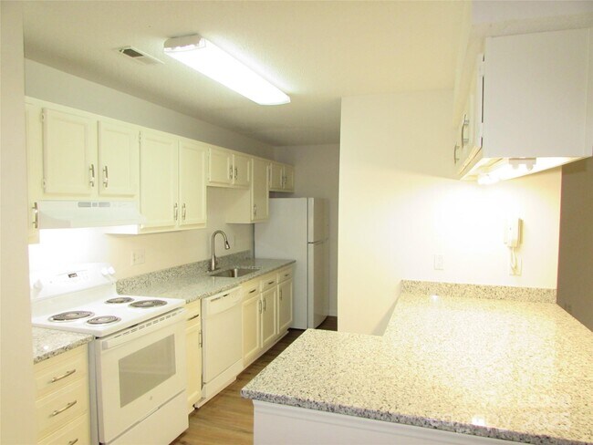 Building Photo - 10240 Rose Meadow Ln
