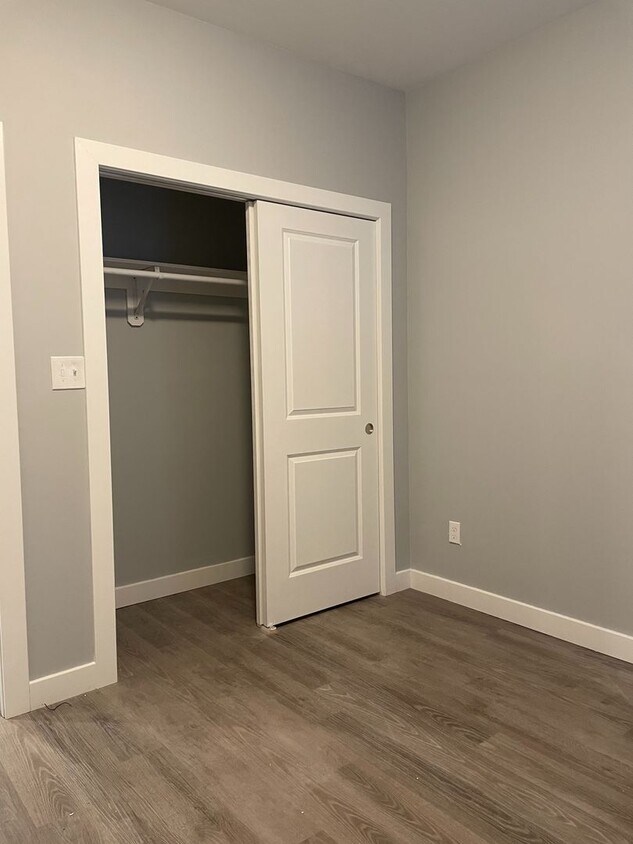 Foto del edificio - Bright & Spacious 3-Bedroom Apartment with In-Unit Washer/Dryer | Heat & Hot Water Included | Nea...