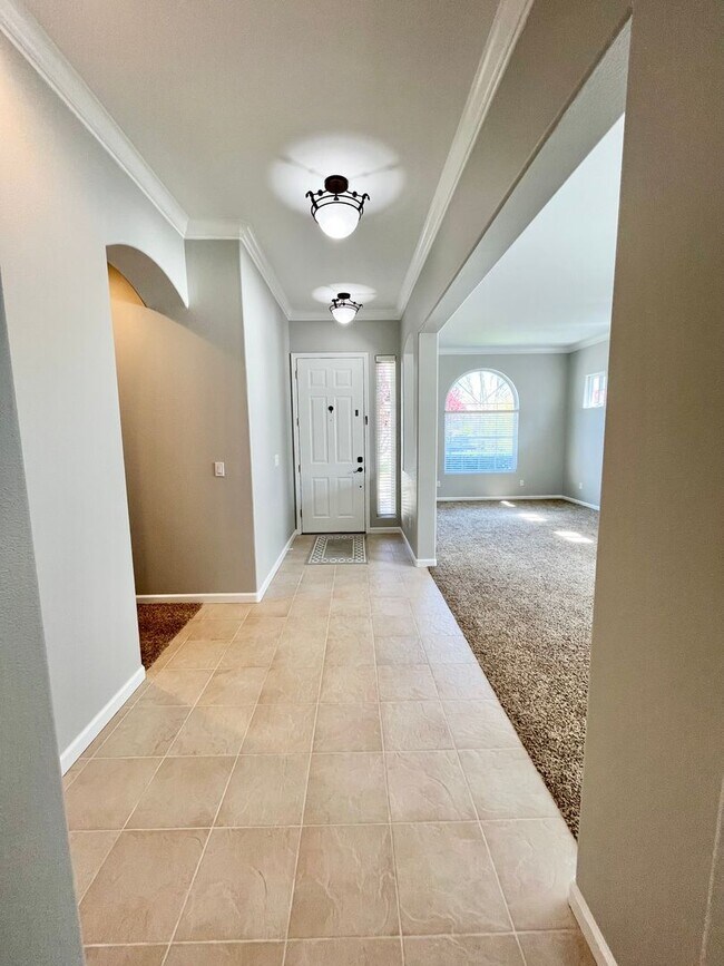 Foto del edificio - Spacious 4 Bedroom 2 Bathroom Single Famil...