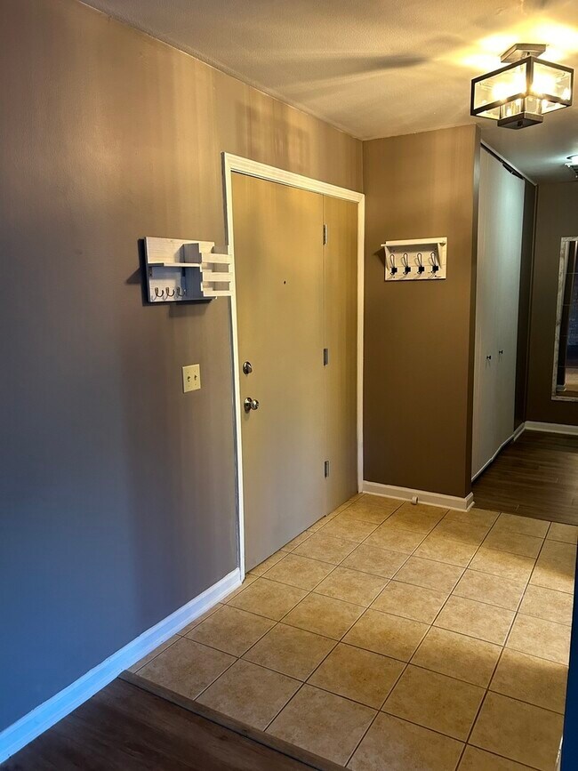 Foto del edificio - 6000 Oakwood Dr