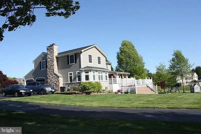 Building Photo - 210 Locust Hill Dr