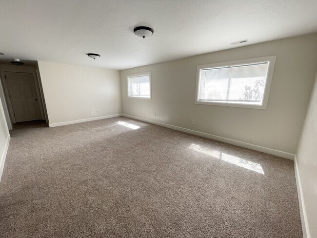 Building Photo - 1354 Jordan Hills Dr