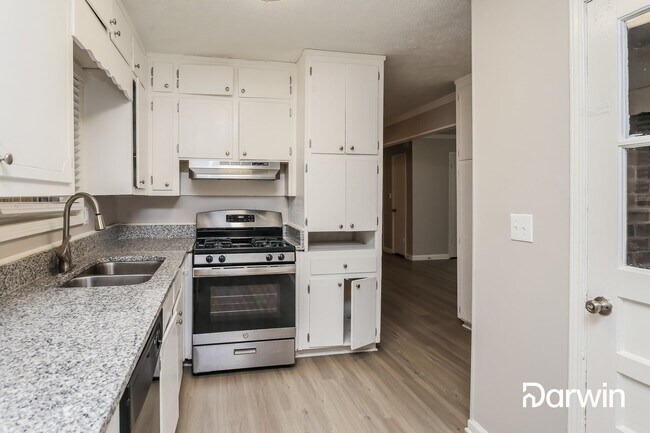 Building Photo - 902 Pinecrest Circle Southwest, Lilburn, G...