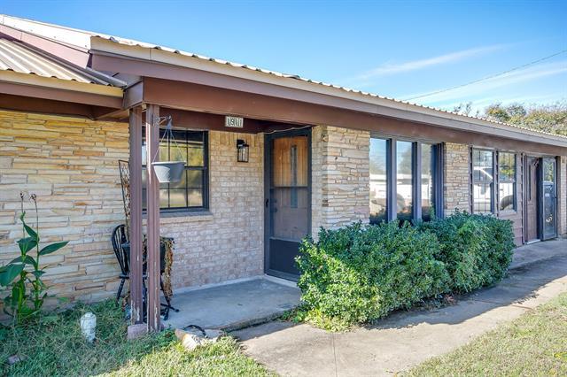 Building Photo - 1911 Joslin St