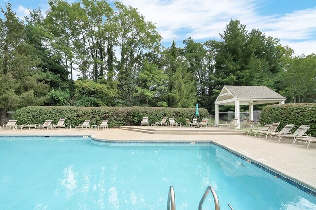 Building Photo - Short to Mid-Term Rental East End of Louis...