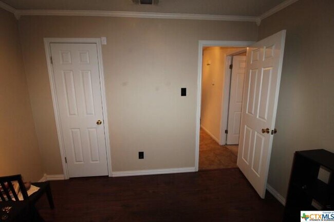 Building Photo - 104 Zarley Dr