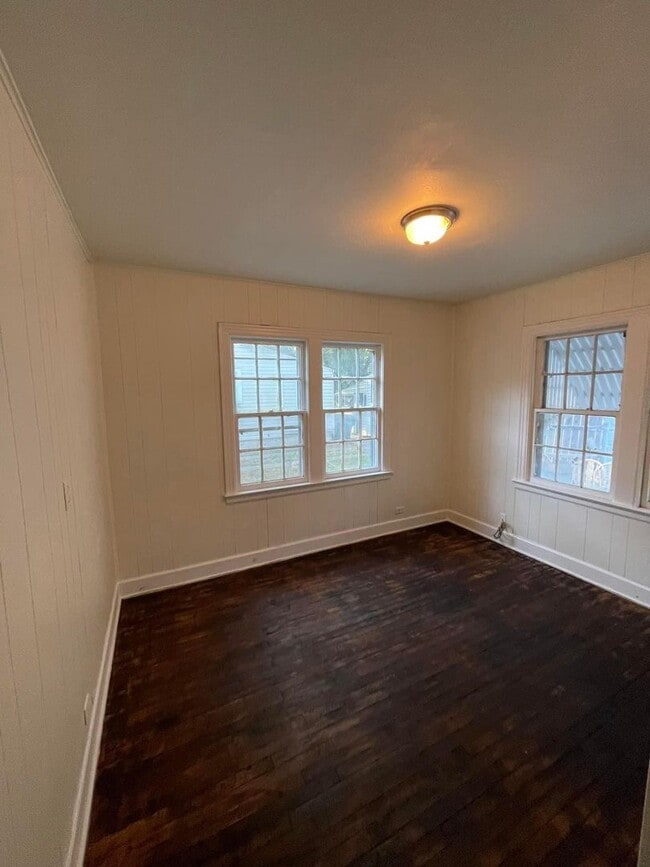 Building Photo - Rock 2 Bedroom home for Rent!
