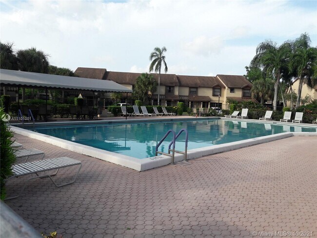 Foto del edificio - 3960 Cocoplum Cir