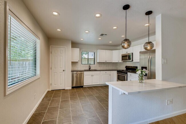 Foto del edificio - 7606 Scenic Brook Dr