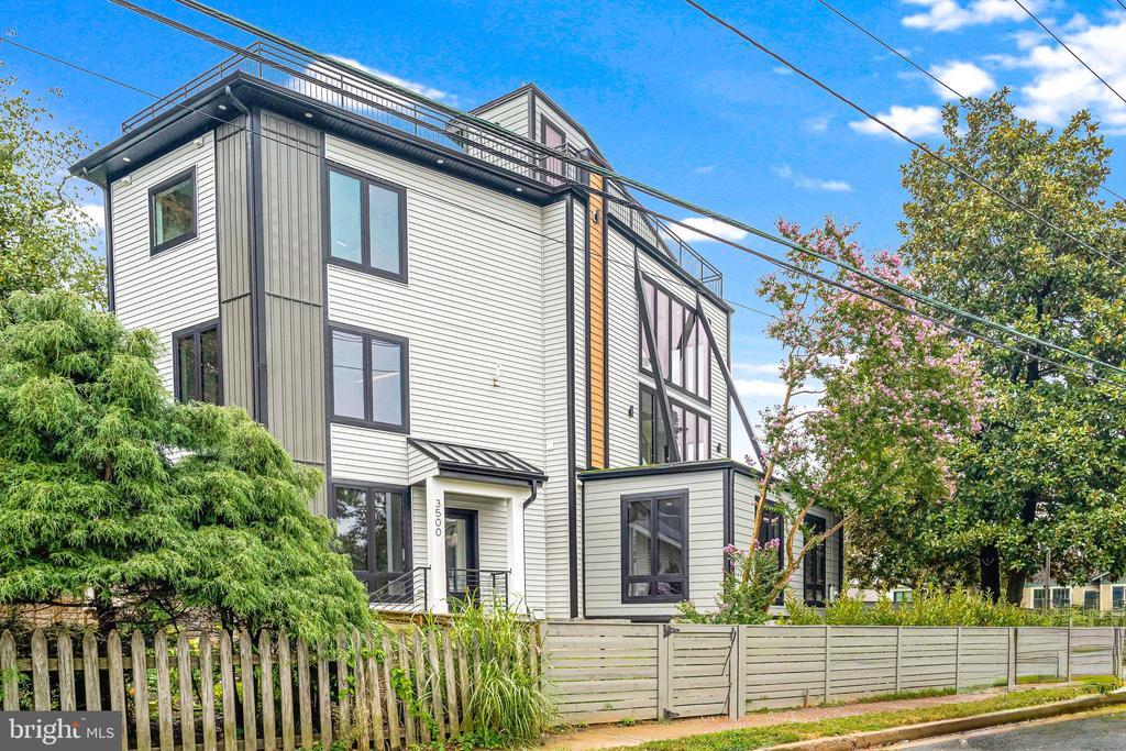 Foto principal - 3500 7th St N