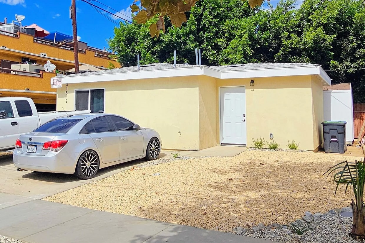 Primary Photo - 315 E 16th St