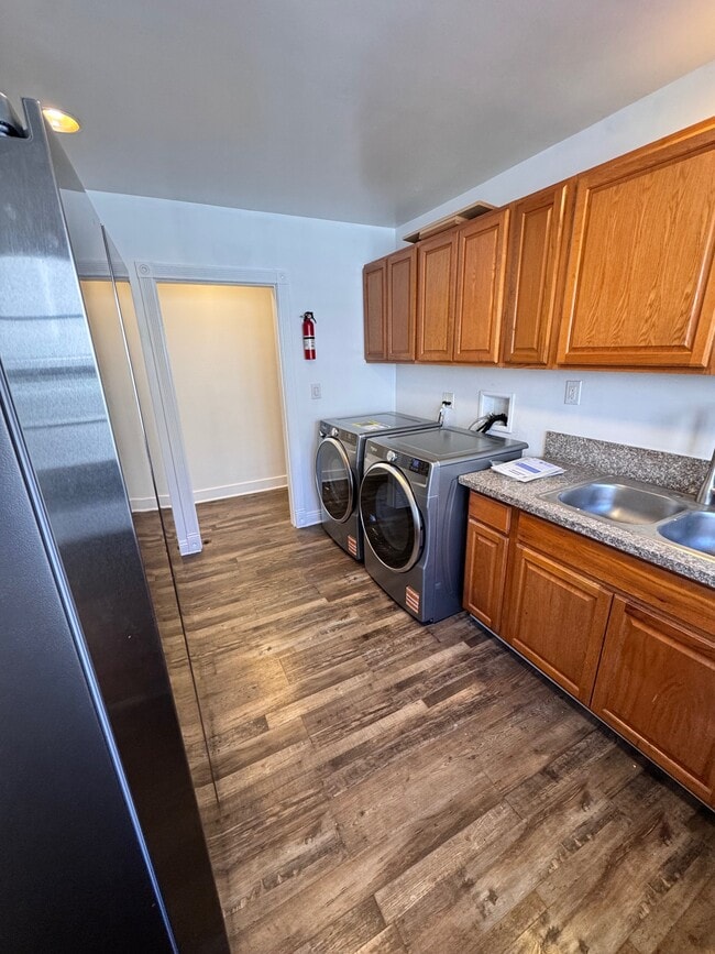 Kitchen - New washer dryer and refrigerator - 1261 1/2 S Plymouth Blvd