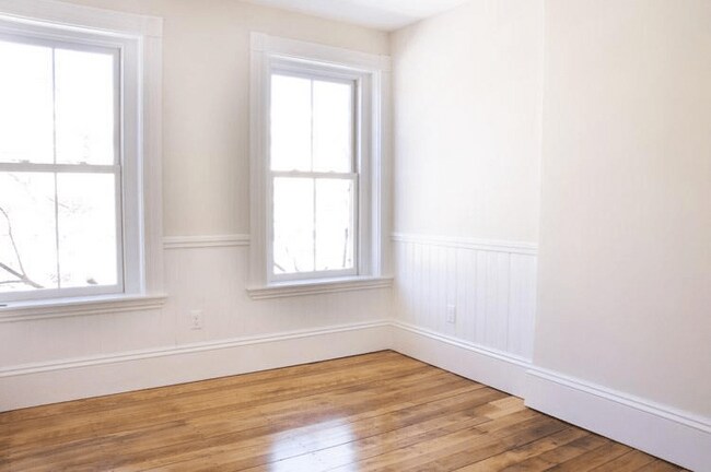 Building Photo - 83 Windsor St