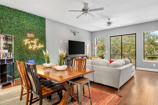 Foto del edificio - 2104 Webster St