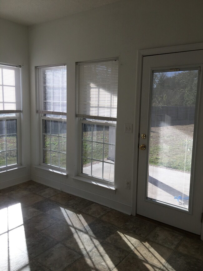 Foto del edificio - 17 Gracie Ln