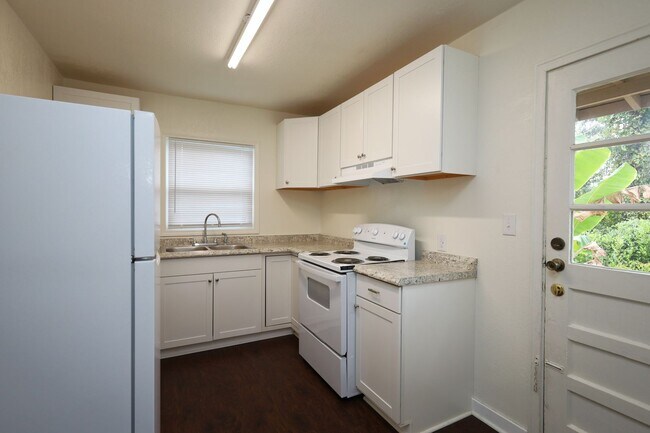 Foto del edificio - 1705 Clover Dr