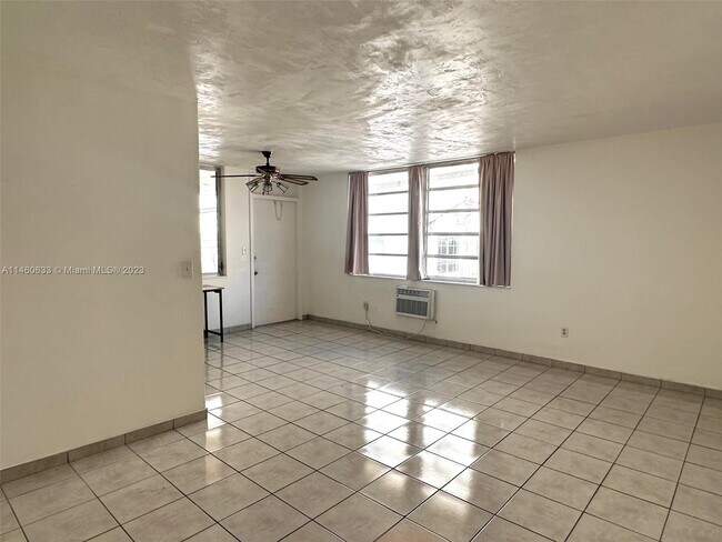 Building Photo - 441 Collins Ave