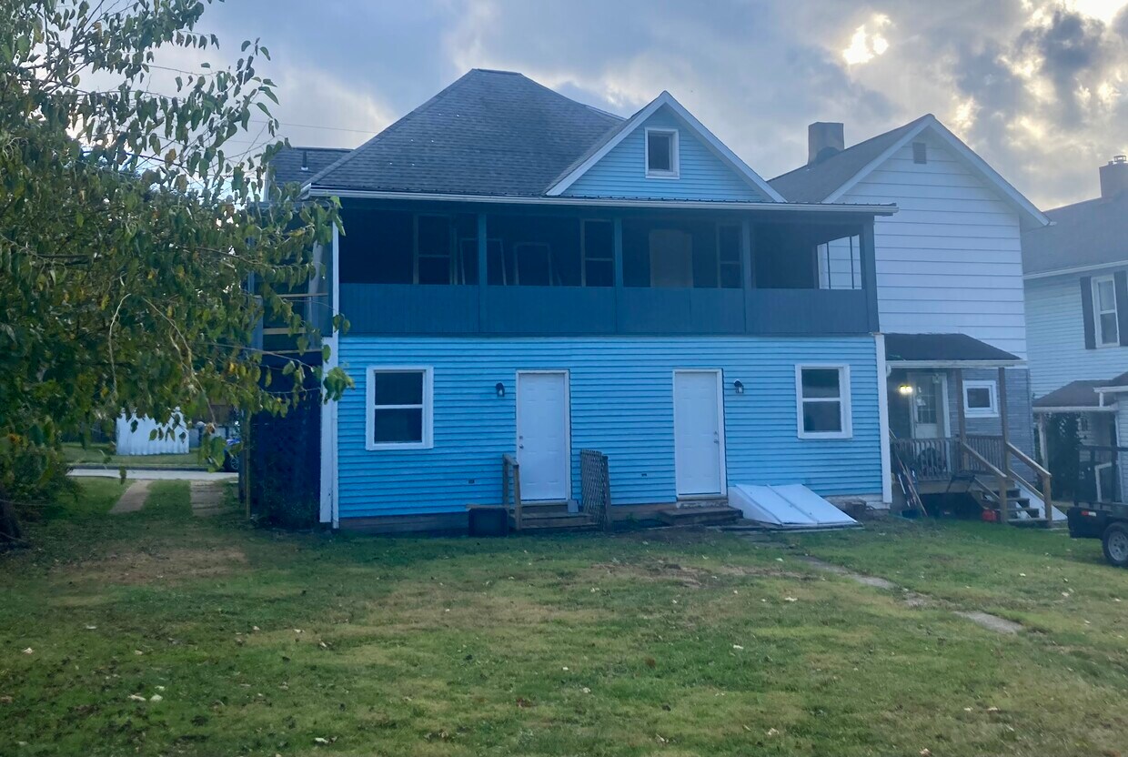 Primary Photo - 216 W Vincent St