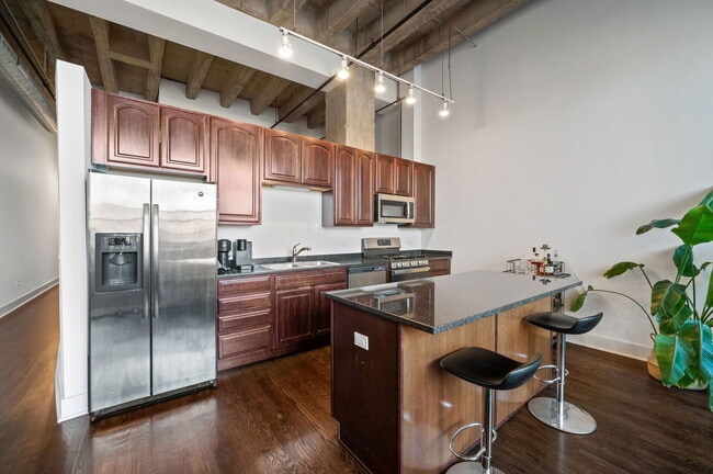 Building Photo - 1645 W Ogden Ave