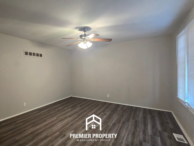 Building Photo - 2185 Flight Dr