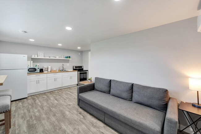 Building Photo - 8820 Rocky Creek Dr