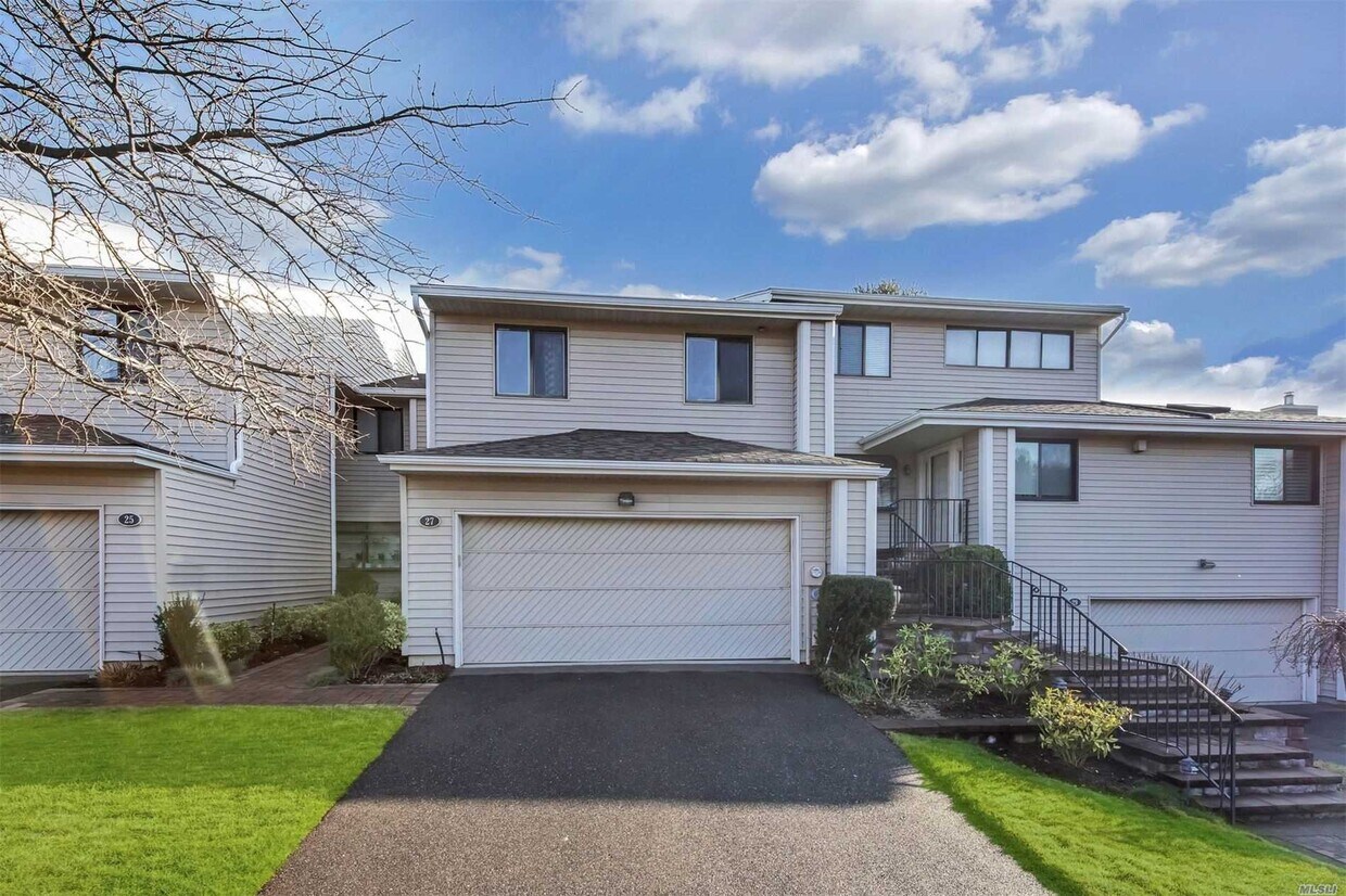 27 Chestnut Ln, Woodbury, NY 11797 Condo for Rent in Woodbury, NY