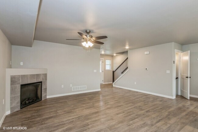 Foto del edificio - 927 Aiden St