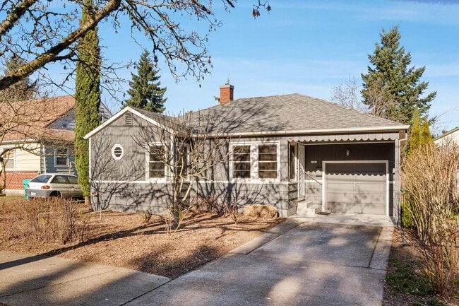 Foto del edificio - Adorable 2-bdrm/1-bath mid-century modern. Private backyard, sauna, washer/dryer, & more!