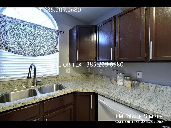 Building Photo - Spacious 4BR Charming House In Lehi - HUGE...