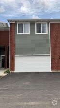 Building Photo - 906 Gillespie Ln