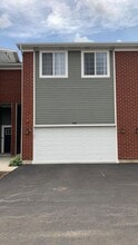 Building Photo - 906 Gillespie Ln