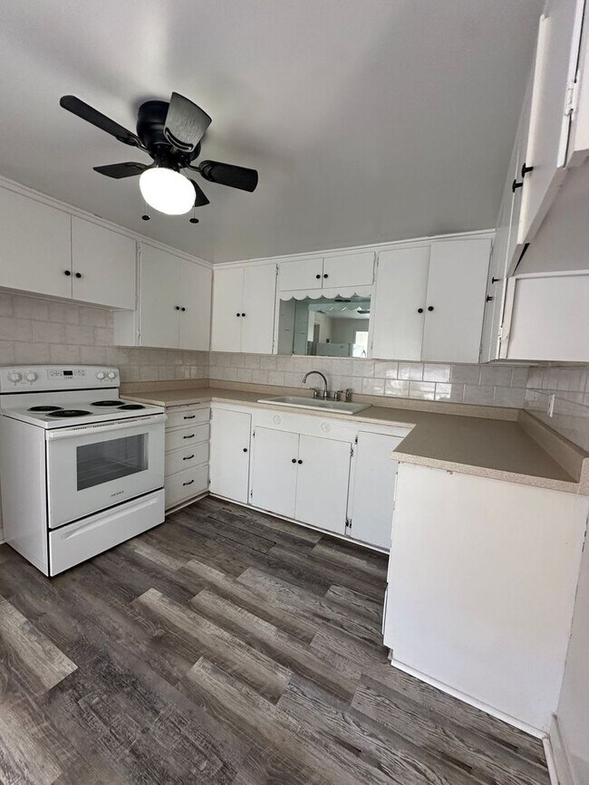 Foto del edificio - Charming Upstairs apartment
