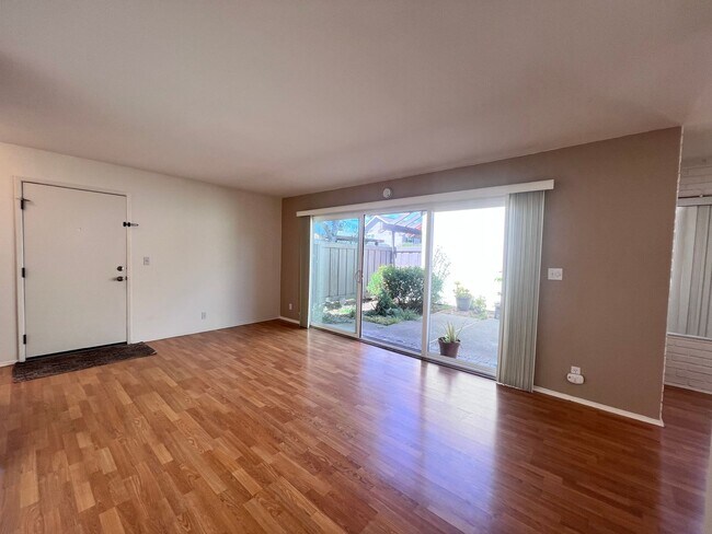 Foto del edificio - BRIGHT & SPACIOUS 3BD/2BA TOWNHOME IN PLEASANTON CA!!!
