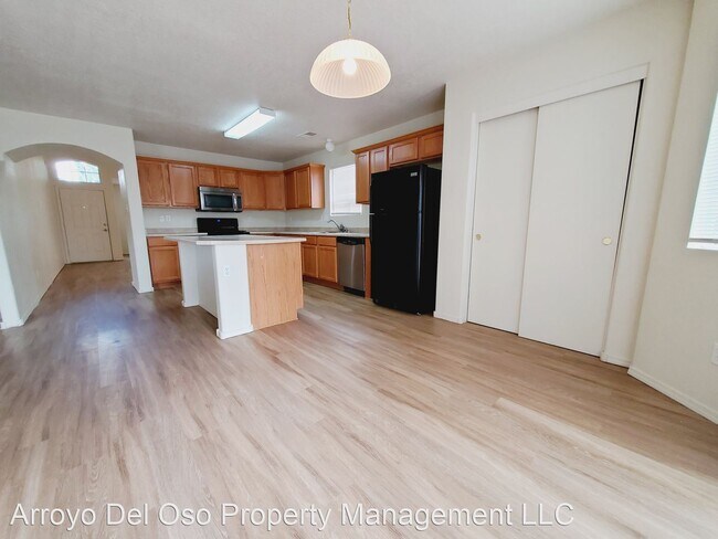 Building Photo - 3 br, 2.5 bath House - 631 Rain Lily