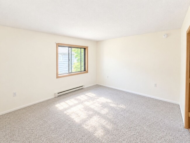 Building Photo - 50 Hawthorne Cir