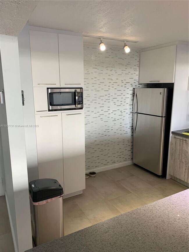 Foto del edificio - 2851 NE 183rd St